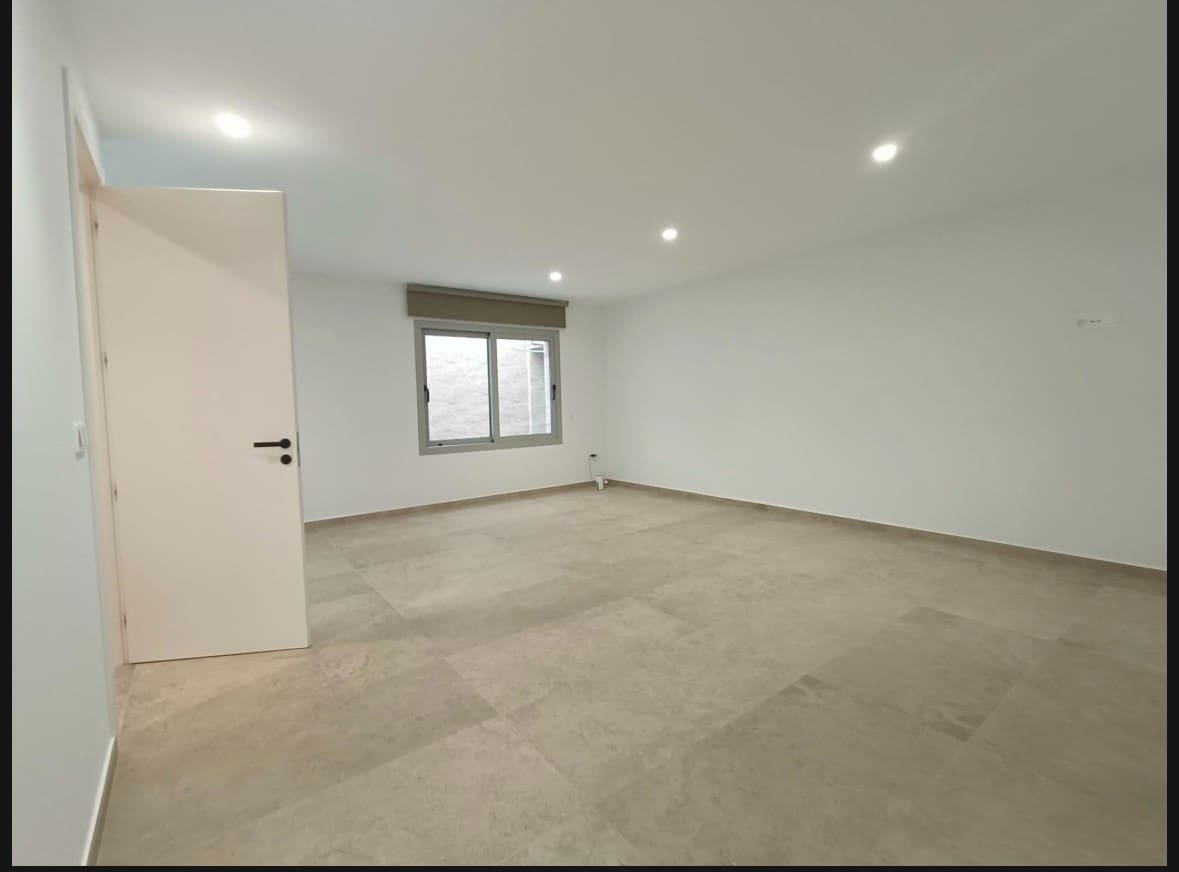 4 slaapkamer Villa te koop in Benijofar met zwembad garage - € 1.495.000 (Ref: 9609017)