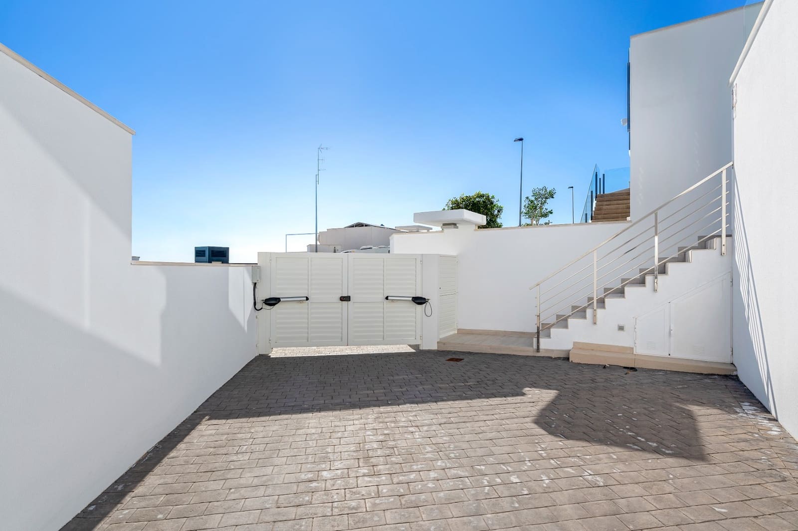3 soveværelse Villa til salg i San Miguel de Salinas med swimmingpool garage - € 499.000 (Ref: 9609056)
