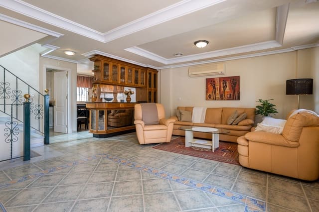 2 bedroom Villa for sale in Guardamar del Segura with garage - € 299,900 (Ref: 9609061)