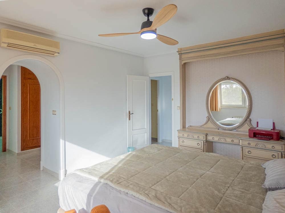 7 slaapkamer Villa te koop in San Miguel de Salinas met garage - € 1.499.000 (Ref: 9609100)