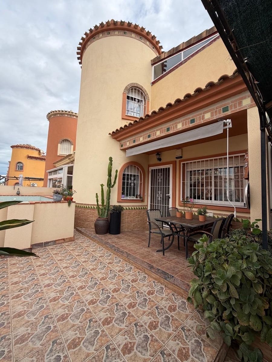 3 bedroom Villa for sale in Playa Flamenca with pool - € 285,000 (Ref: 9609111)