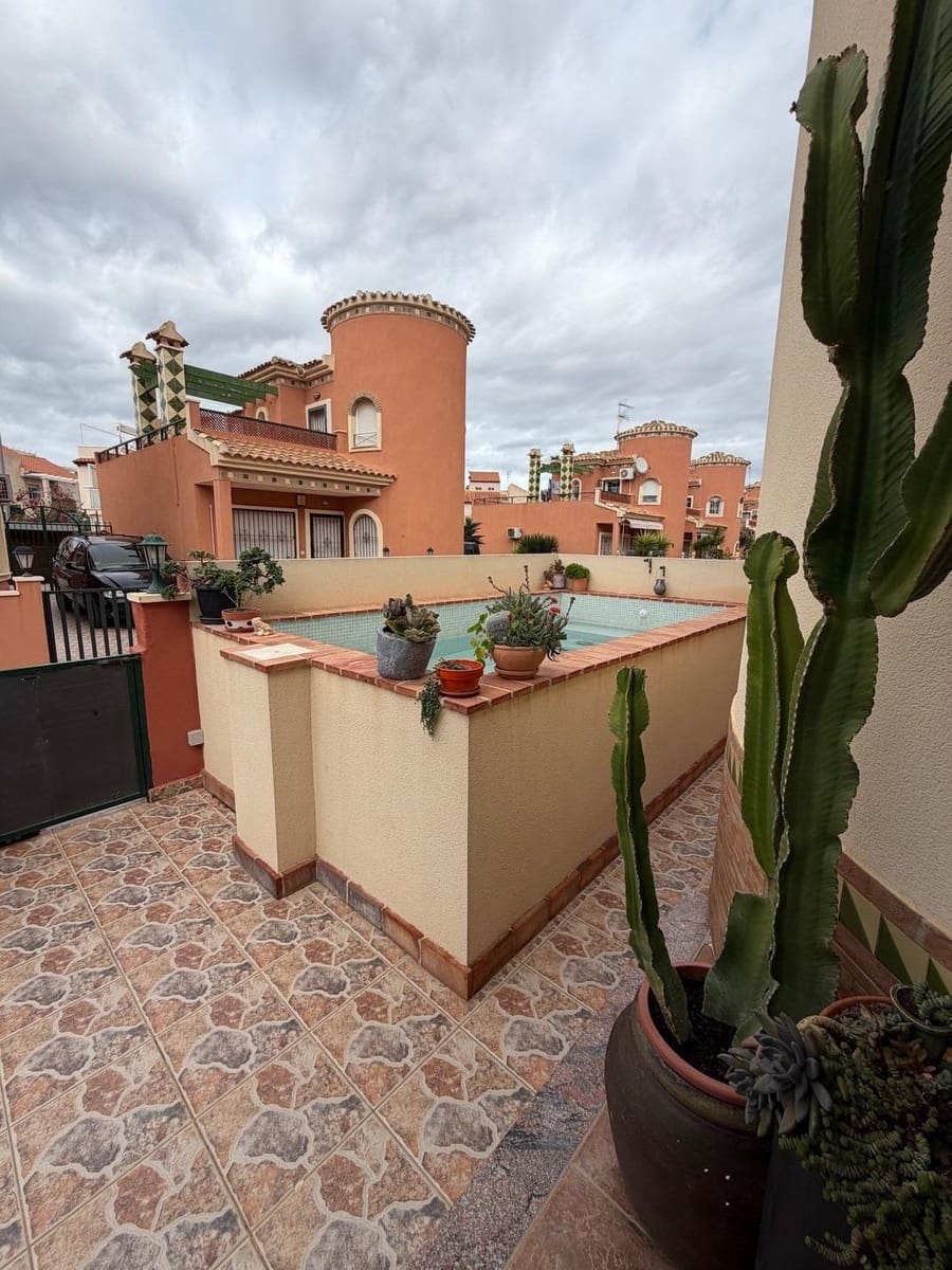 3 bedroom Villa for sale in Playa Flamenca with pool - € 285,000 (Ref: 9609111)