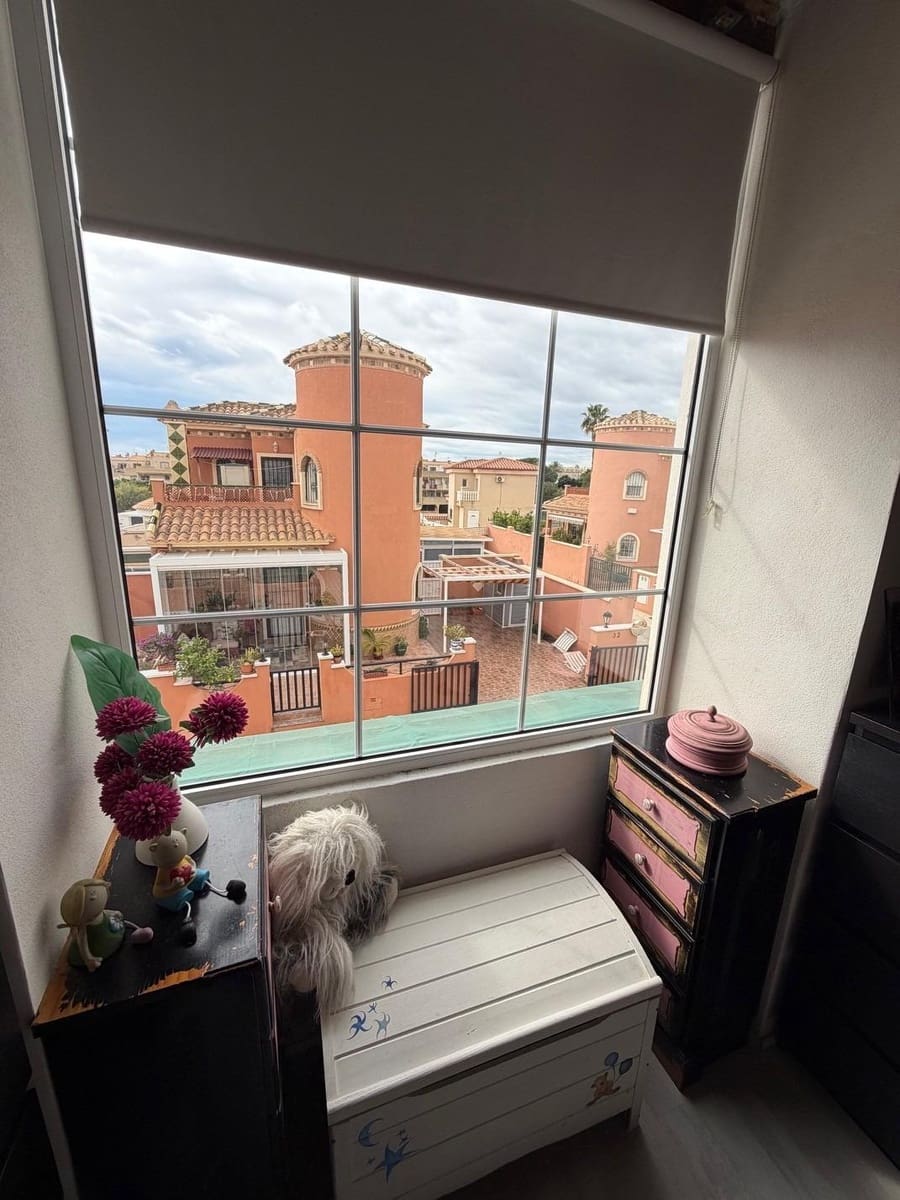 3 makuuhuone Huvila myytävänä paikassa Orihuela Costa mukana uima-altaan - 285 000 € (Ref: 9609111)