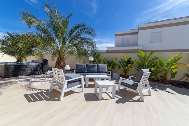 4 bedroom Villa for sale in Centro, Torrevieja - € 780,000 (Ref: 9609123)