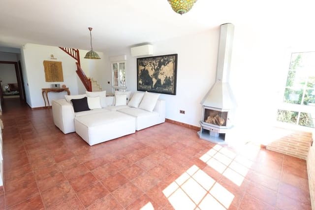 Chalet de 4 habitaciones en Villamartín - Las Filipinas, Orihuela en venta - 699.000 € (Ref: 9609128)
