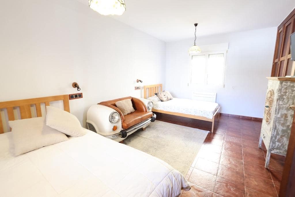 Chalet de 4 habitaciones en Orihuela Costa en venta - 699.000 € (Ref: 9609128)