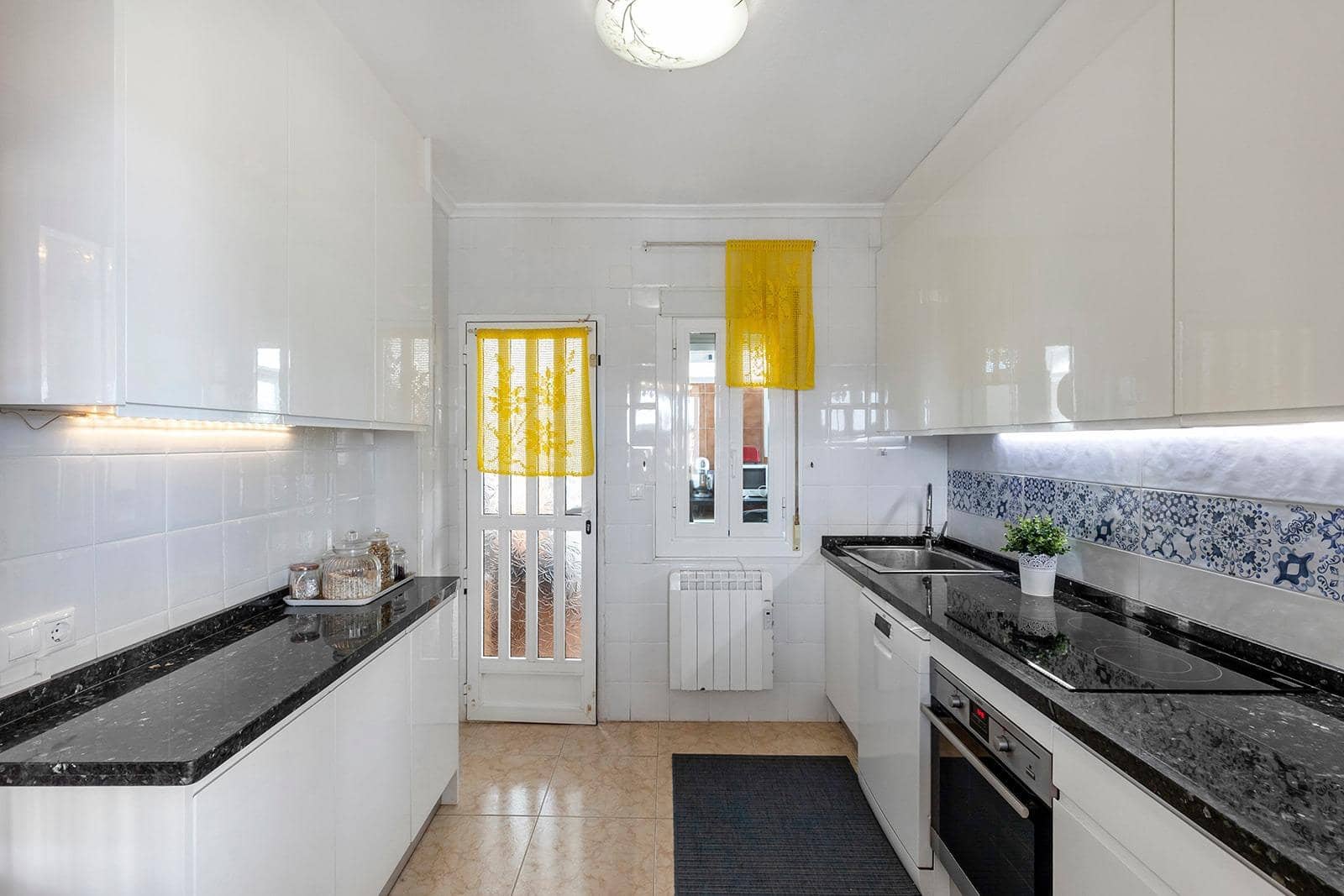 5 bedroom Villa for sale in Torrevieja with pool - € 395,000 (Ref: 9609154)