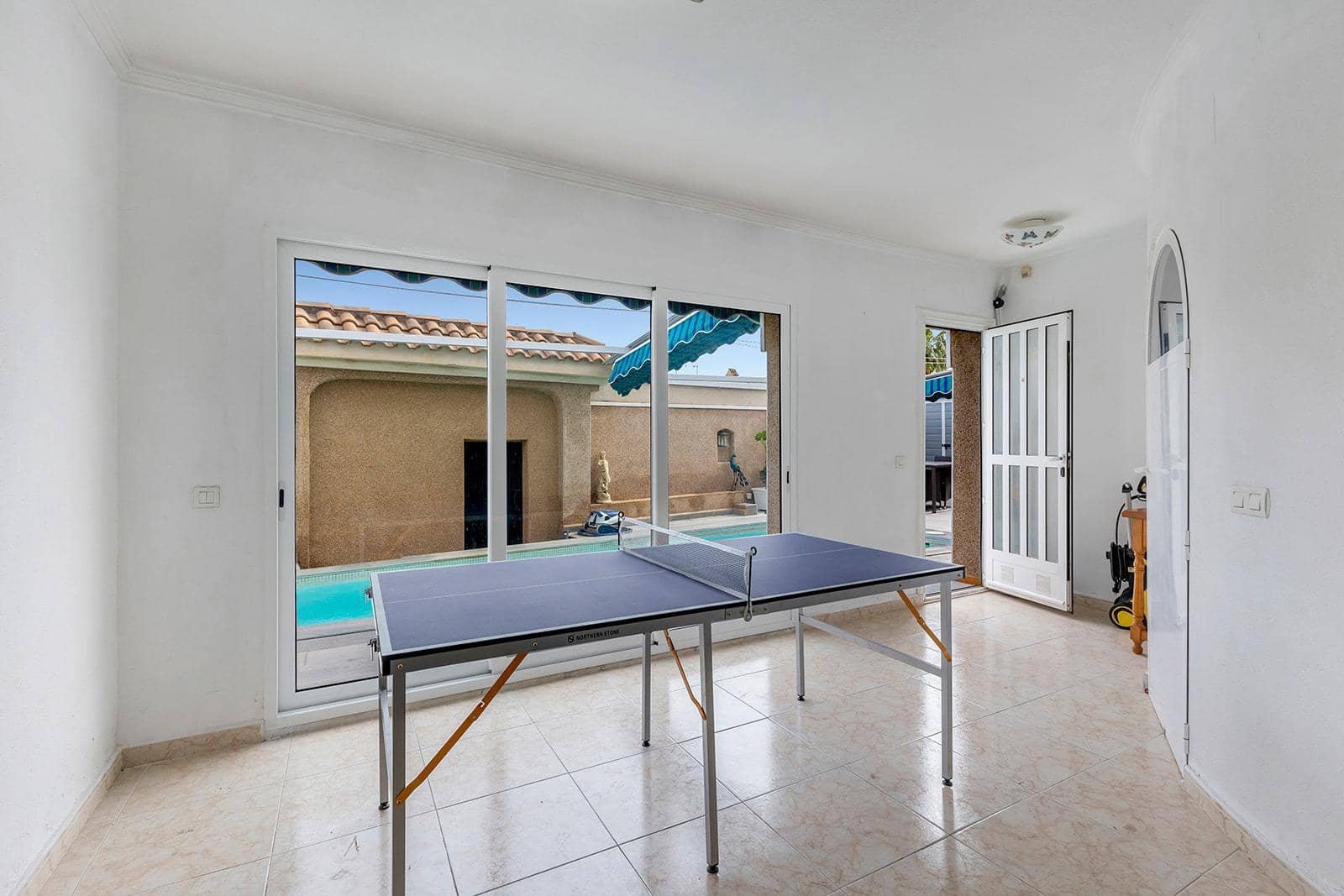 5 bedroom Villa for sale in Torrevieja with pool - € 395,000 (Ref: 9609154)