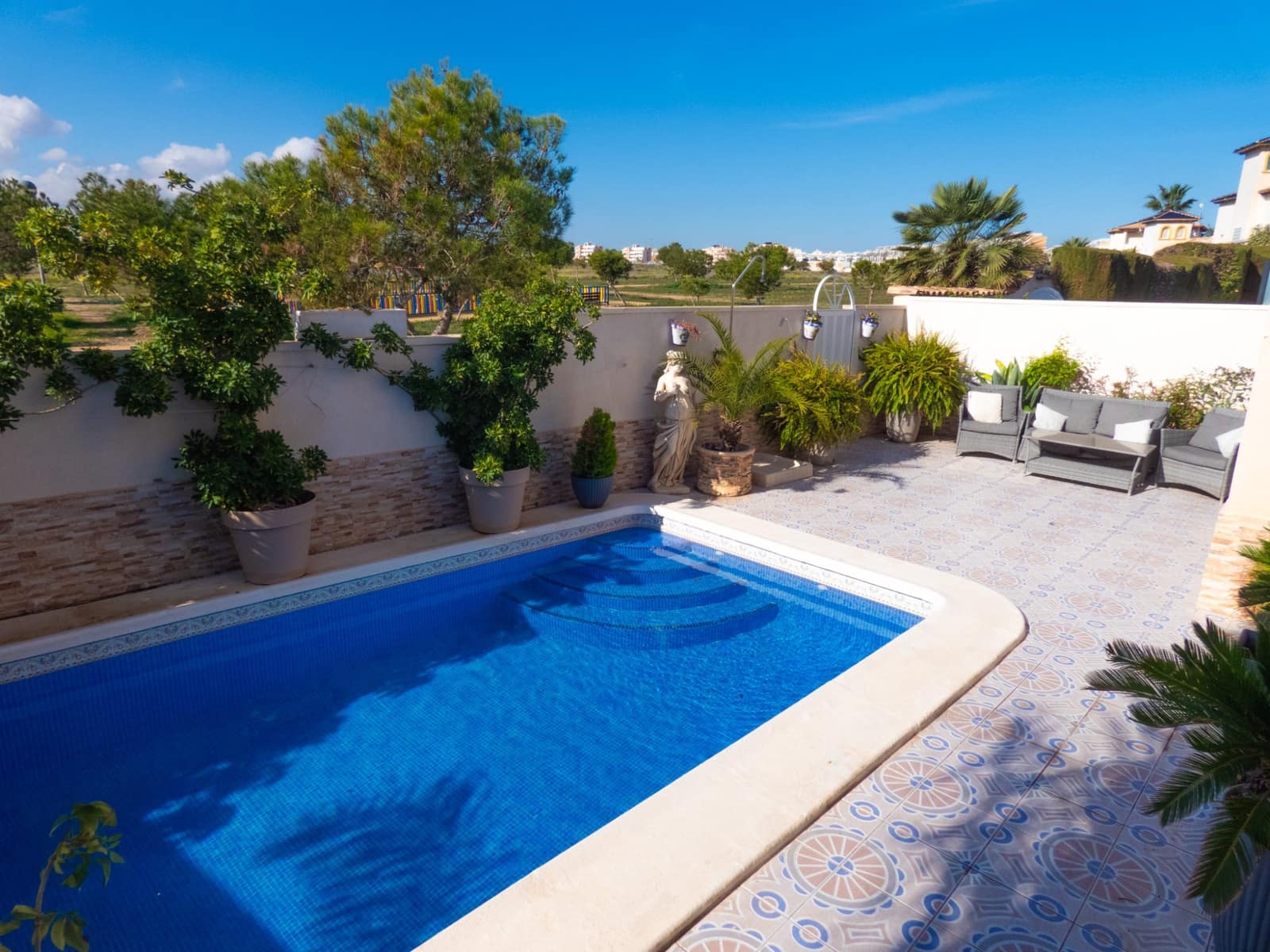 4 slaapkamer Villa te koop in Playa Flamenca met zwembad - € 399.000 (Ref: 9609164)