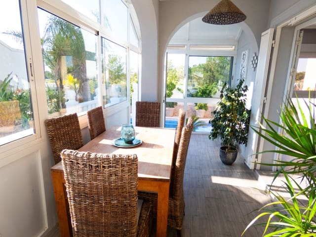 4 slaapkamer Villa te koop in Playa Flamenca, Orihuela met zwembad - € 399.000 (Ref: 9609164)