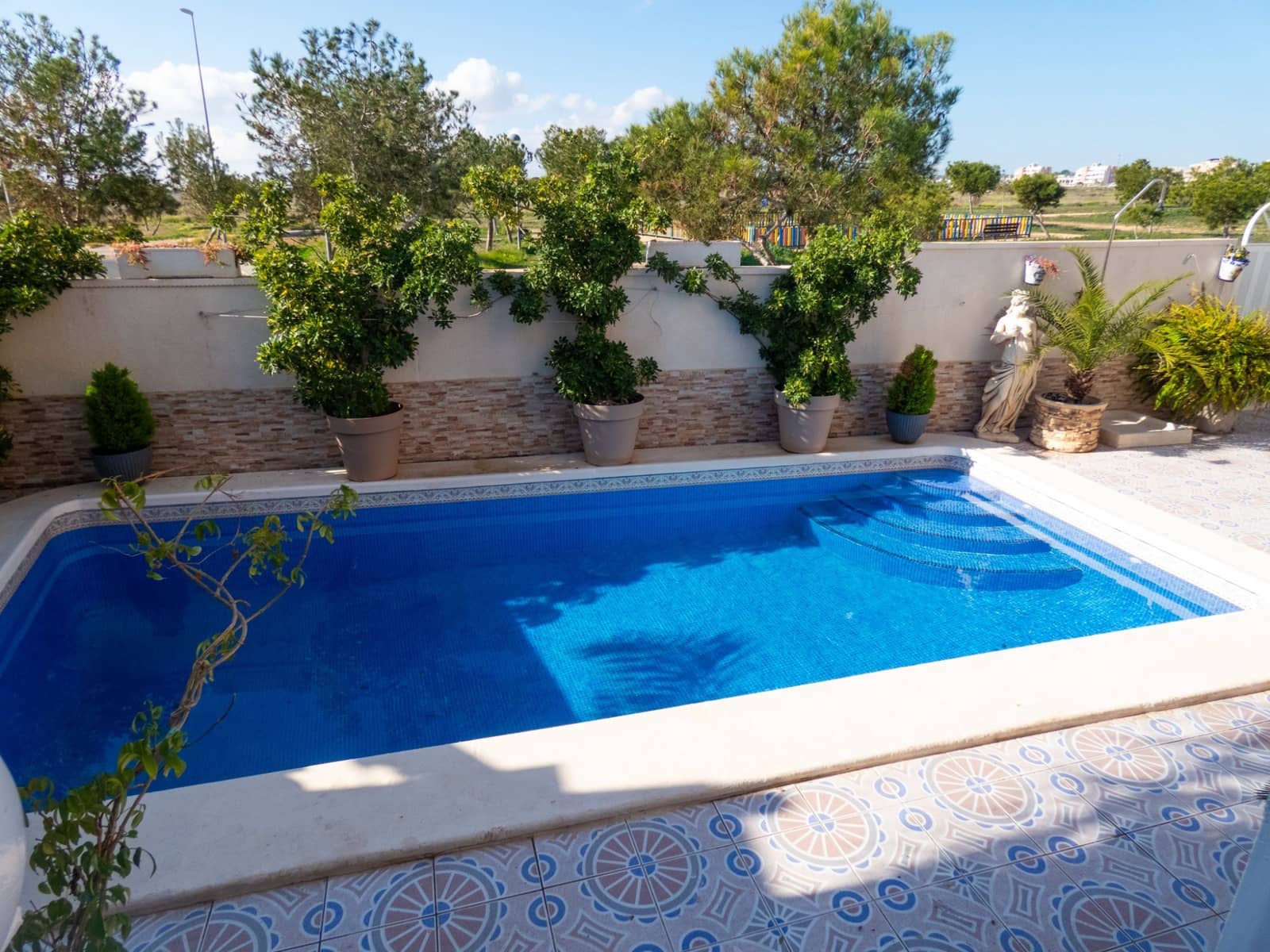 Chalet de 4 habitaciones en Playa Flamenca en venta con piscina - 399.000 € (Ref: 9609164)