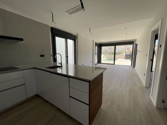 4 bedroom Apartment for sale in Pilar de la Horadada with garage - € 575,000 (Ref: 9609174)