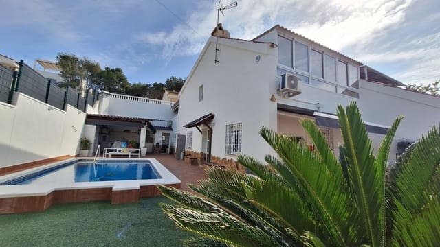 4 soverom Villa til salgs i La Siesta, Torrevieja med svømmebasseng - € 490 000 (Ref: 9609198)