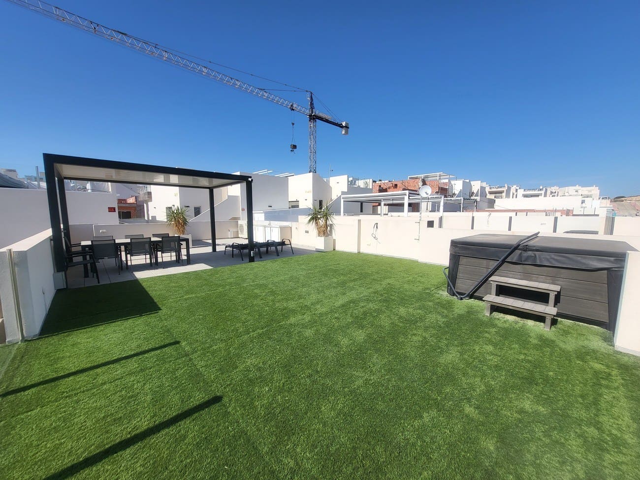 Chalet de 3 habitaciones en Orihuela Costa en venta con piscina - 400.000 € (Ref: 9609207)
