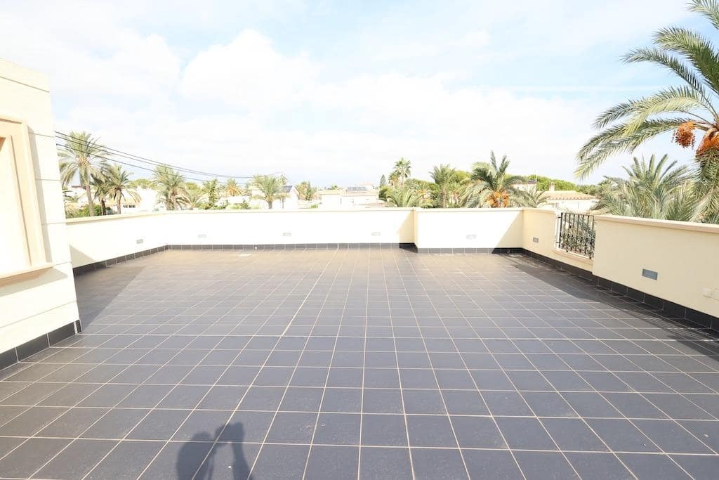 4 bedroom Villa for sale in Cabo Roig - € 1,190,000 (Ref: 9609219)