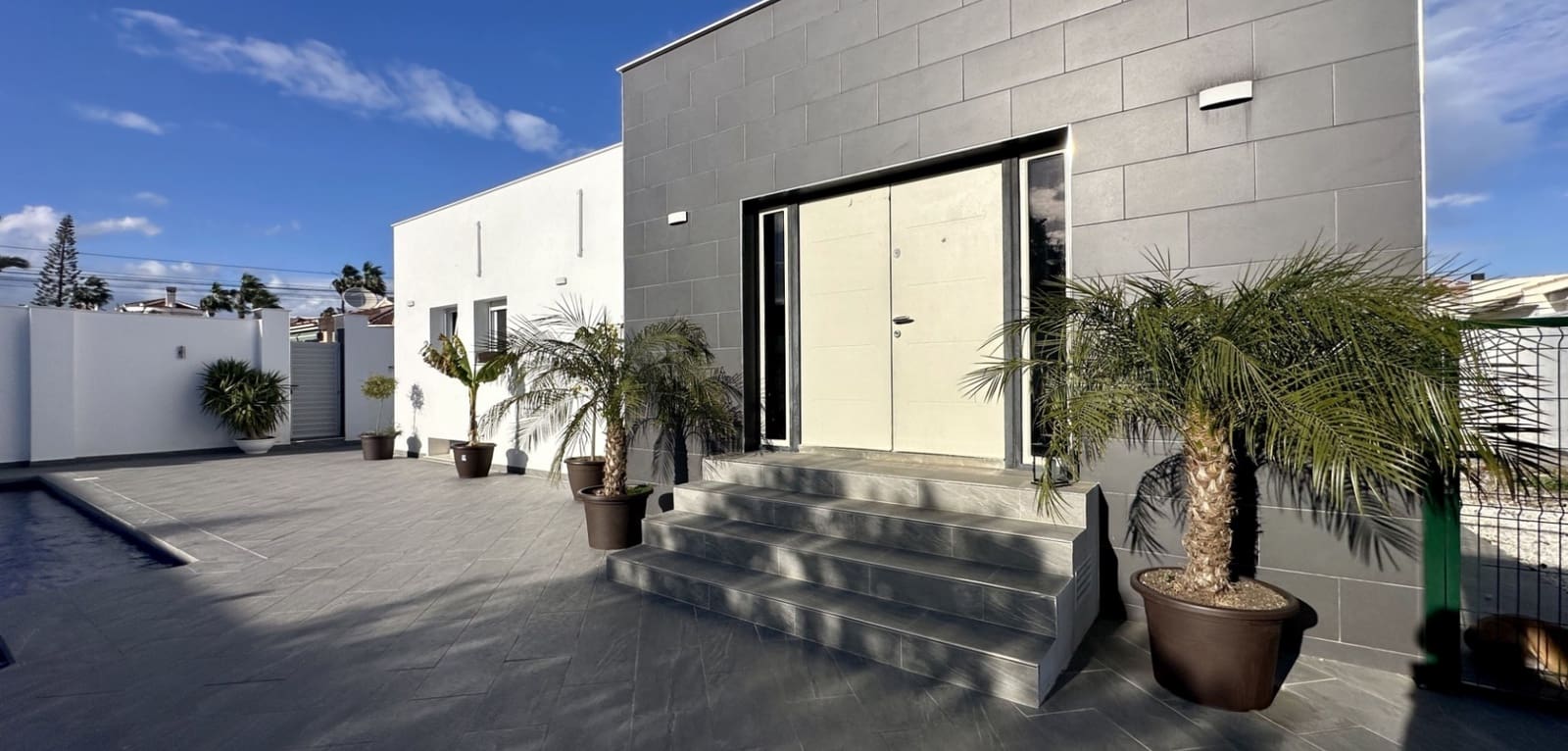 5 bedroom Villa for sale in Rojales with pool - € 498,000 (Ref: 9609223)