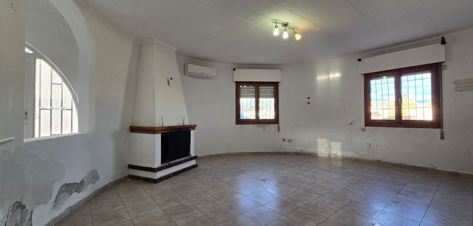 3 bedroom Villa for sale in Torrevieja with garage - € 330,000 (Ref: 9609230)