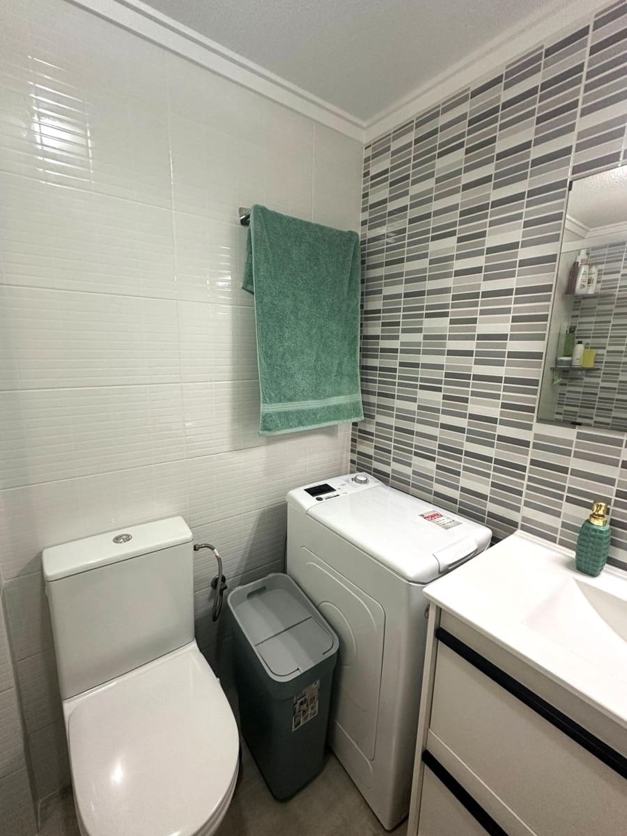 2 sypialnia Apartament na sprzedaż w Torrevieja z basenem - 144 000 € (Ref: 9609247)