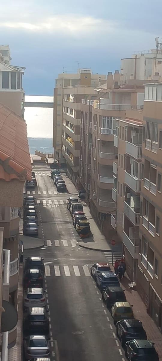 2 bedroom Penthouse for sale in Torrevieja with pool - € 157,000 (Ref: 9609255)