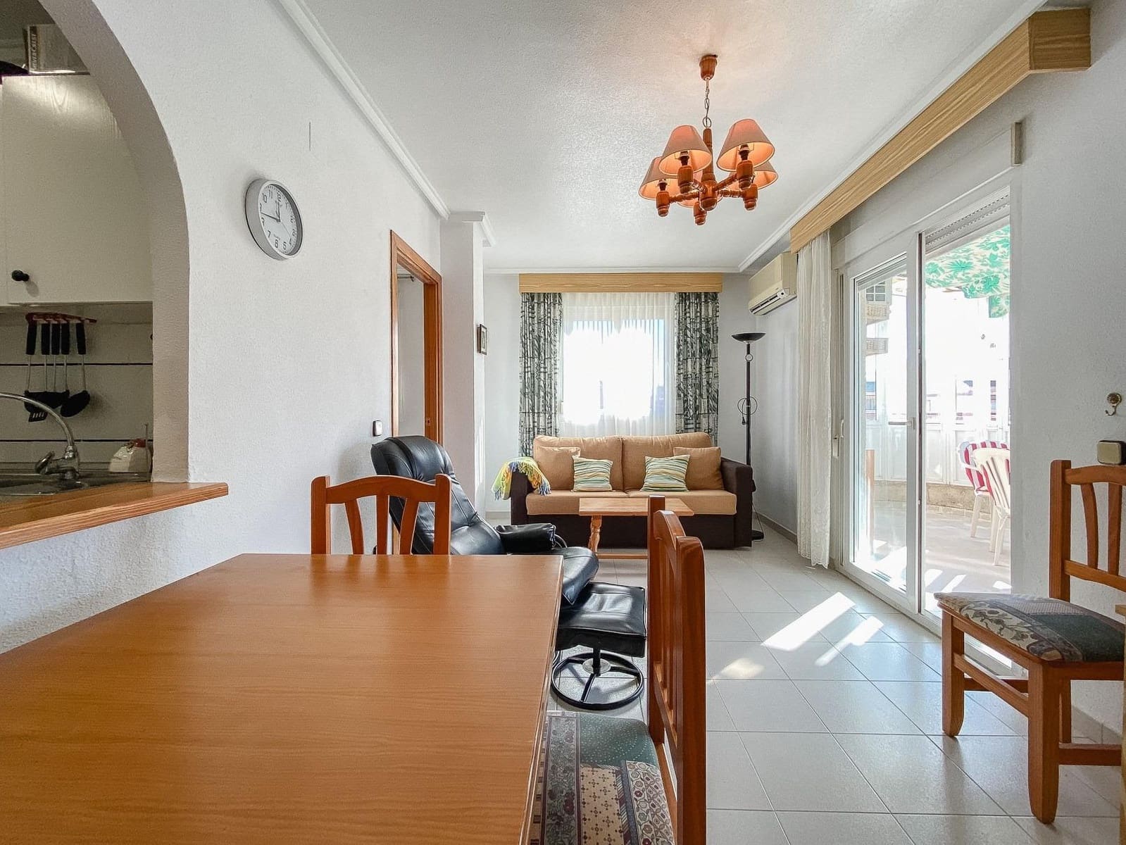 2 bedroom Penthouse for sale in Torrevieja with pool - € 157,000 (Ref: 9609255)