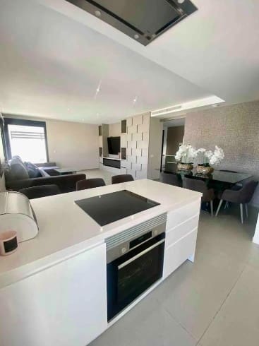 5 bedroom Villa for sale in Torrevieja with garage - € 999,999 (Ref: 9609274)