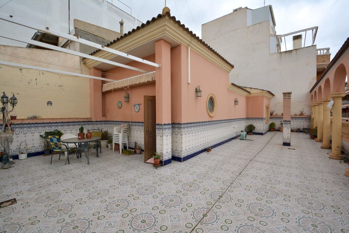 Chalet de 8 habitaciones en Guardamar del Segura en venta con garaje - 800.000 € (Ref: 9609289)