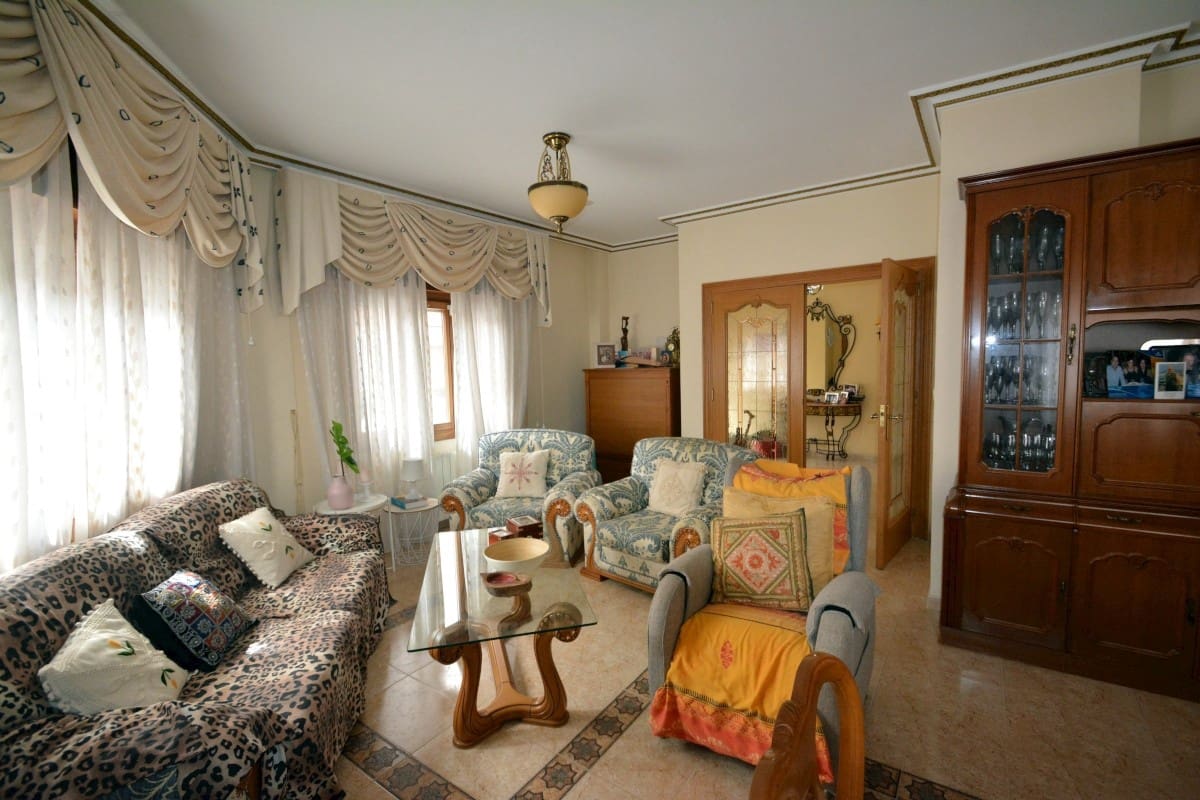 Chalet de 8 habitaciones en Guardamar del Segura en venta con garaje - 800.000 € (Ref: 9609289)