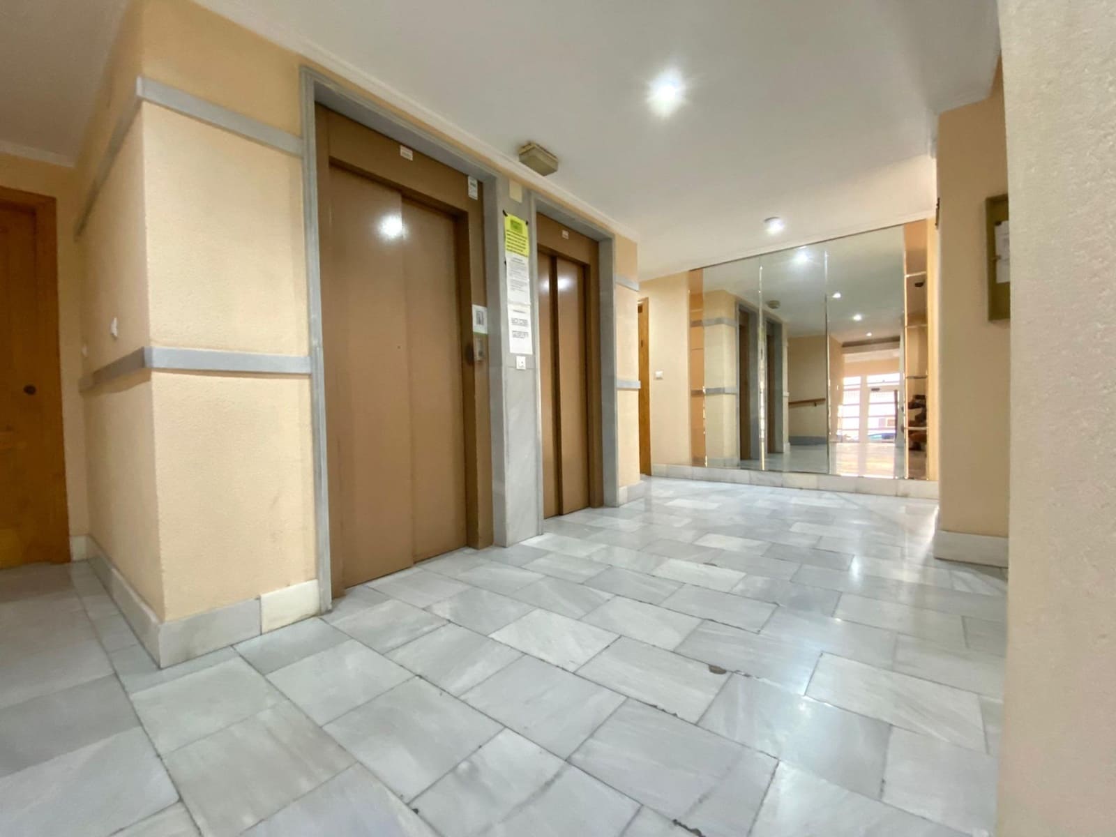 Appartement à vendre à Torrevieja avec piscine - 94 900 € (Ref: 9609304)