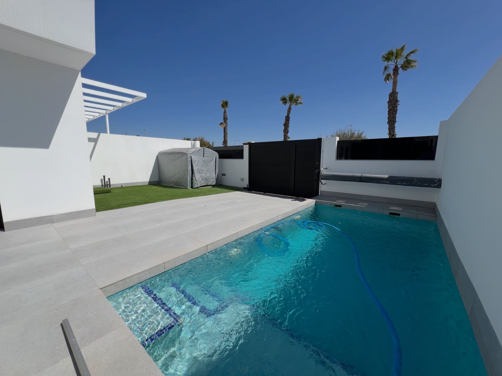 2 soveværelse Villa til salg i Roldan med swimmingpool - € 269.000 (Ref: 9609328)