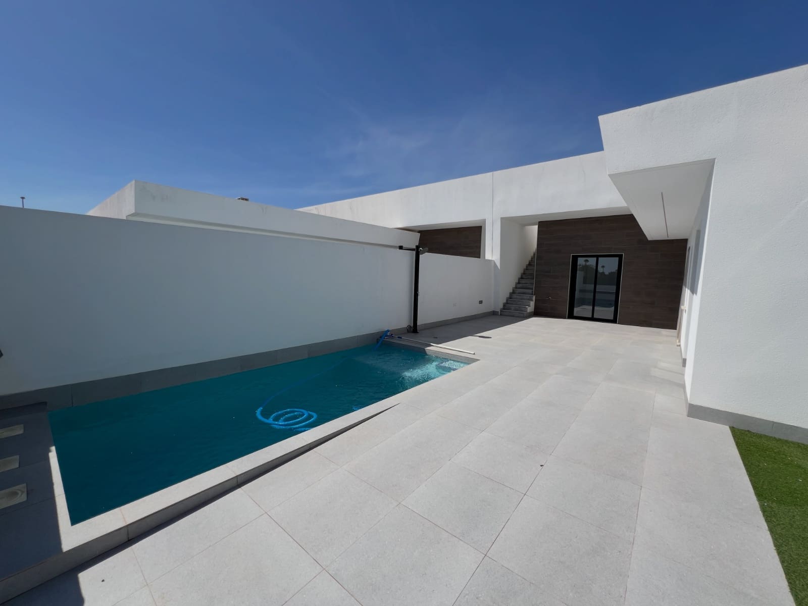 2 soveværelse Villa til salg i Roldan med swimmingpool - € 269.000 (Ref: 9609328)