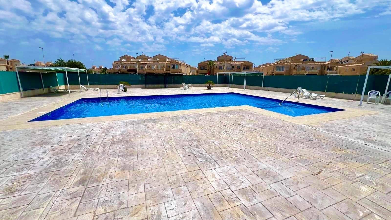 2 chambre Villa/Maison Mitoyenne à vendre à Torrevieja avec piscine - 131 900 € (Ref: 9609336)