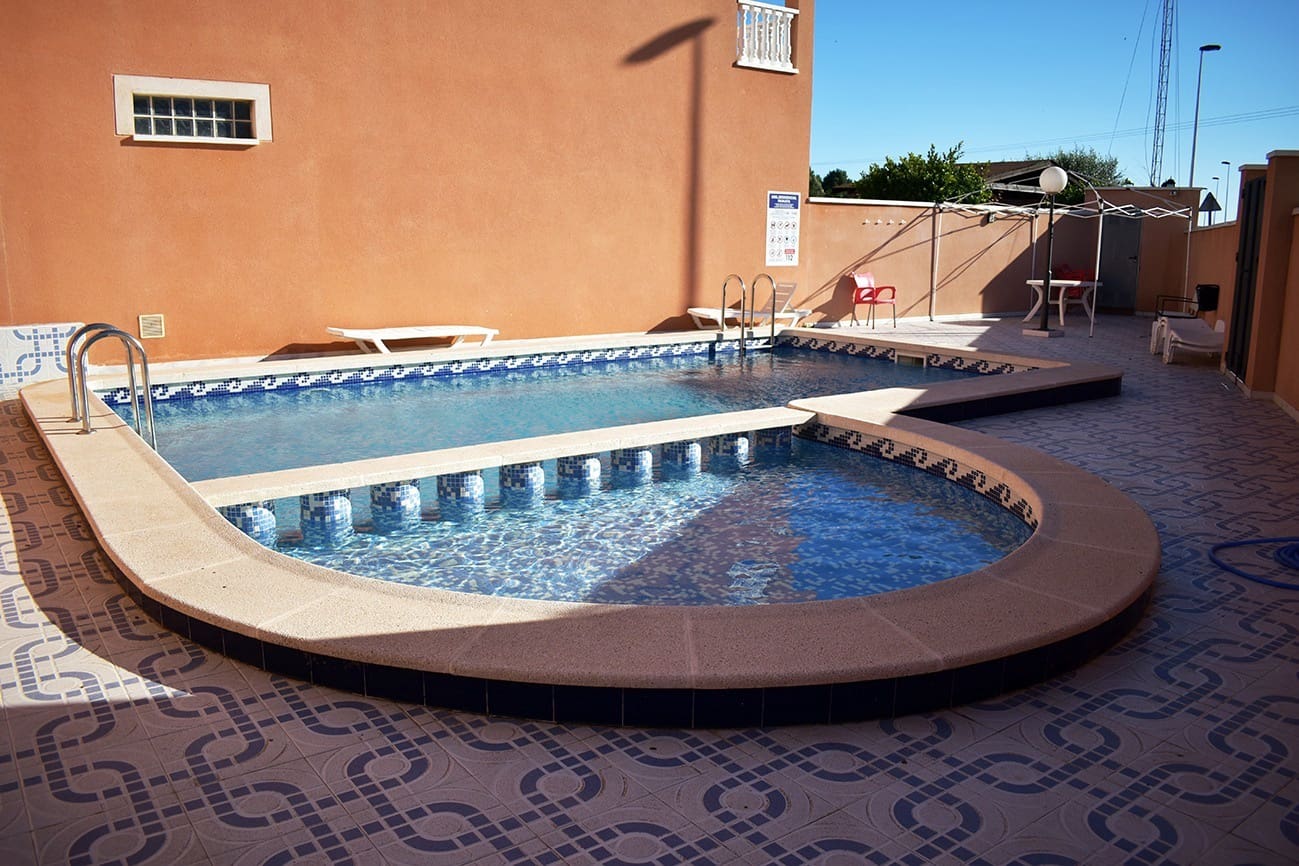 3 soverom Hus til salgs i Torrevieja med svømmebasseng - € 228 000 (Ref: 9609344)
