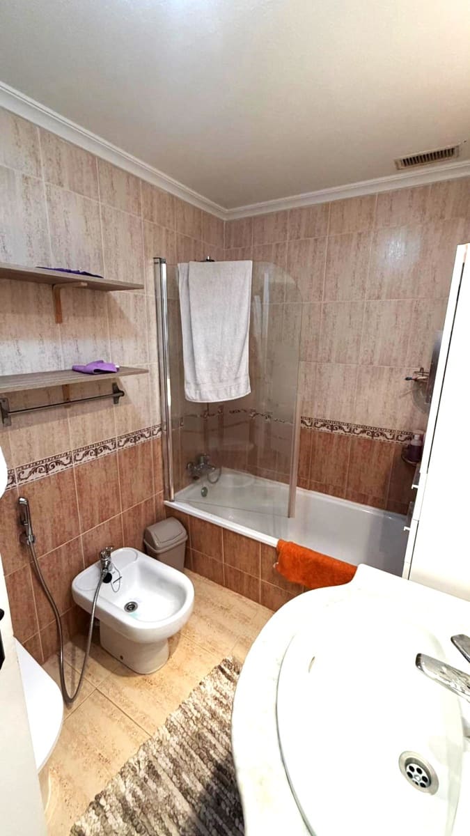 2 makuuhuone Paritalo myytävänä paikassa Playa Flamenca - 220 000 € (Ref: 9609363)