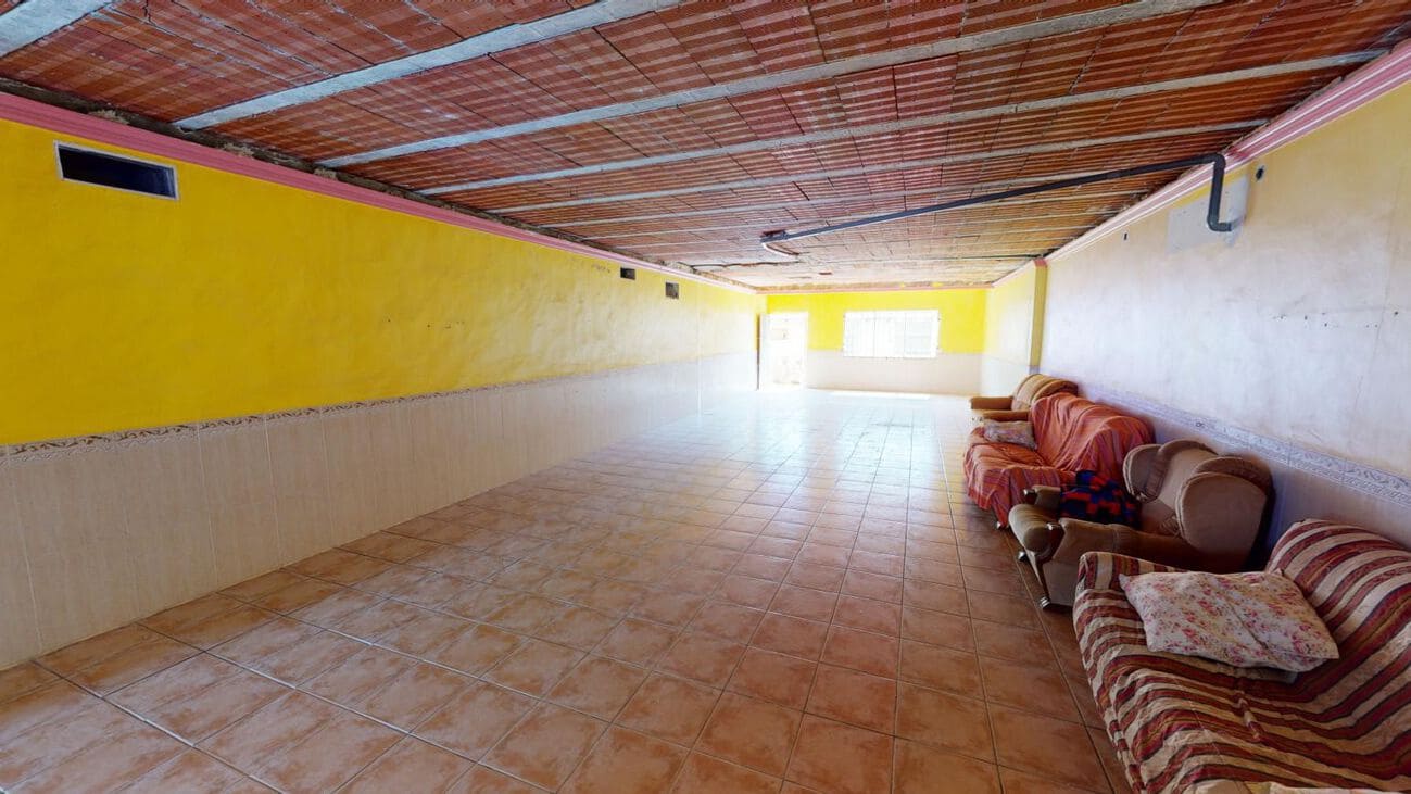 5 bedroom Villa for sale in Albatera with garage - € 419,390 (Ref: 9609367)