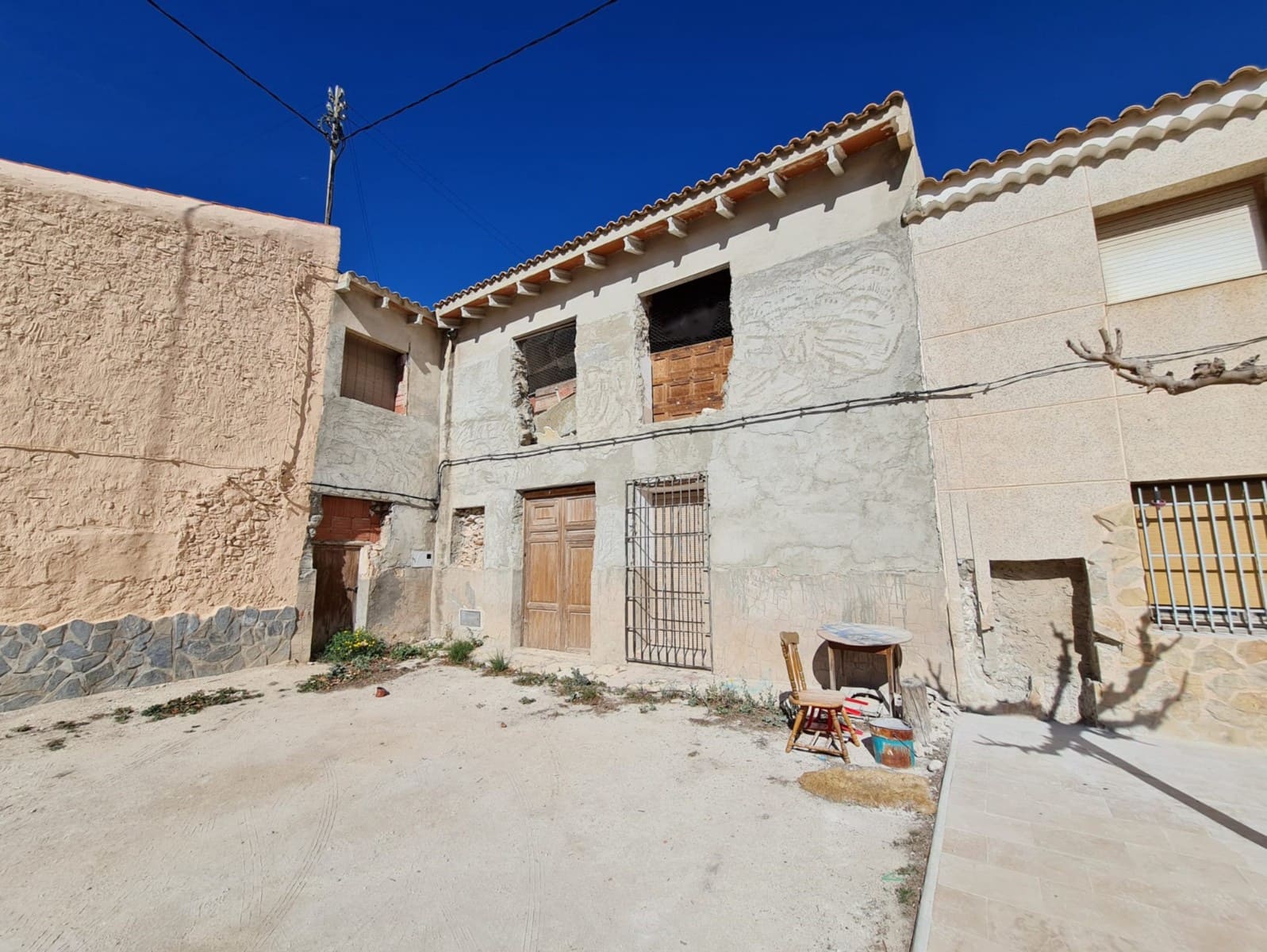 6 bedroom Townhouse for sale in Pinoso - € 114,995 (Ref: 9609372)