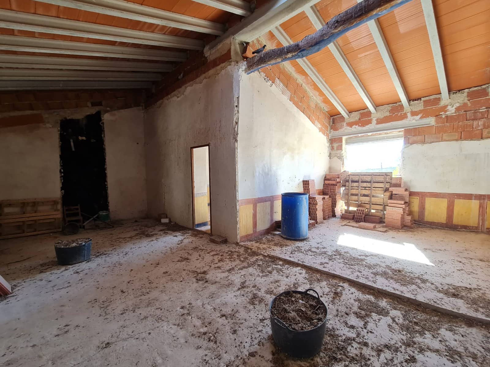 6 bedroom Townhouse for sale in Pinoso - € 114,995 (Ref: 9609372)