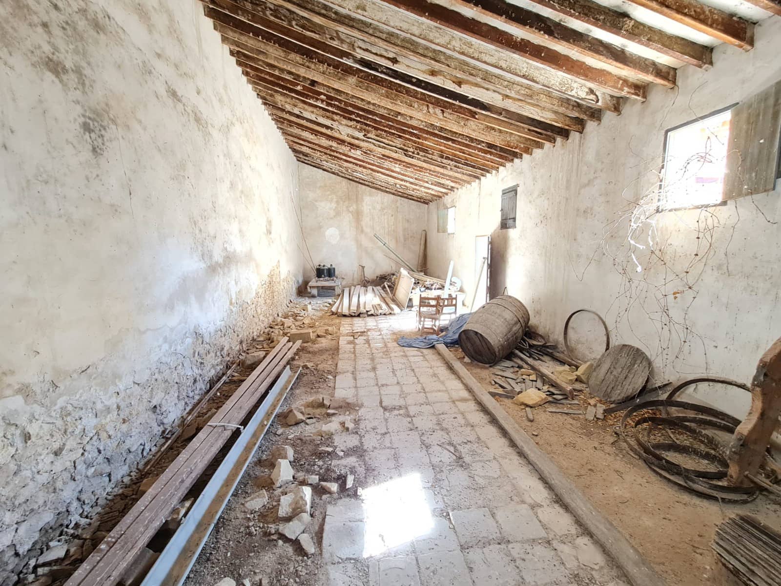 6 bedroom Townhouse for sale in Pinoso - € 114,995 (Ref: 9609372)