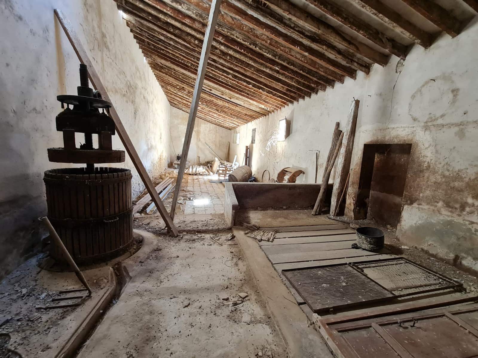 6 bedroom Townhouse for sale in Pinoso - € 114,995 (Ref: 9609372)