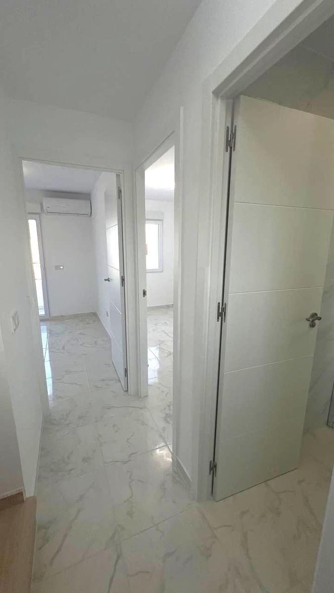 3 soveværelse Byhus til salg i Torrevieja med swimmingpool - € 229.000 (Ref: 9609395)