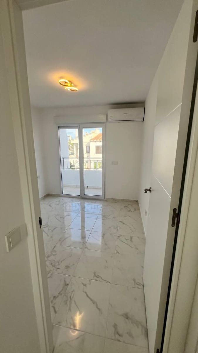 3 soveværelse Byhus til salg i Torrevieja med swimmingpool - € 229.000 (Ref: 9609395)