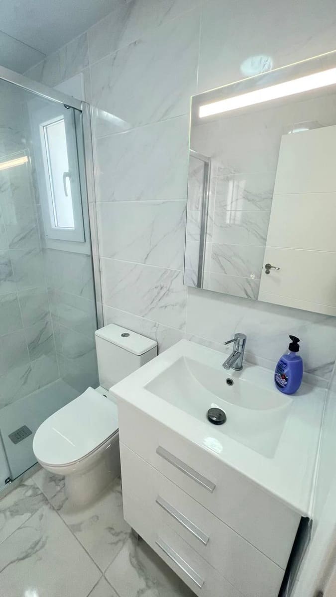 3 soveværelse Byhus til salg i Torrevieja med swimmingpool - € 229.000 (Ref: 9609395)