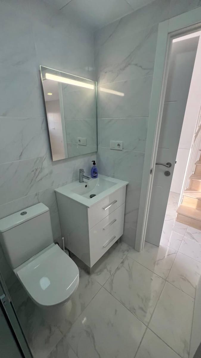 3 soveværelse Byhus til salg i Torrevieja med swimmingpool - € 229.000 (Ref: 9609395)