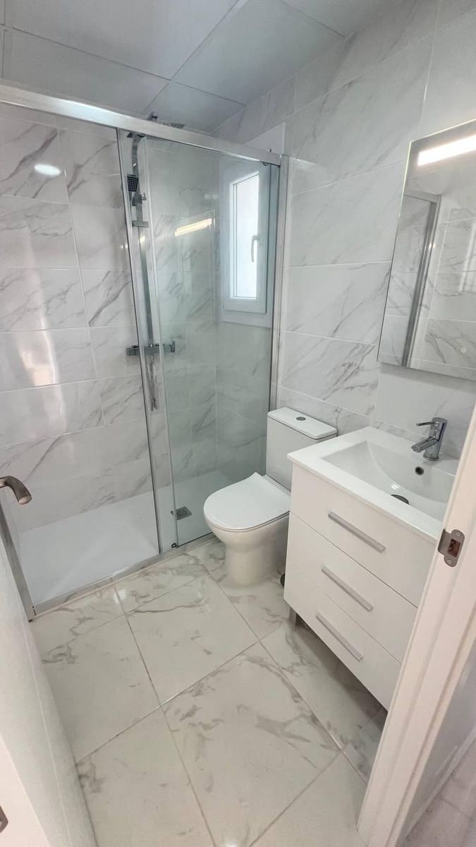 3 soveværelse Byhus til salg i Torrevieja med swimmingpool - € 229.000 (Ref: 9609395)