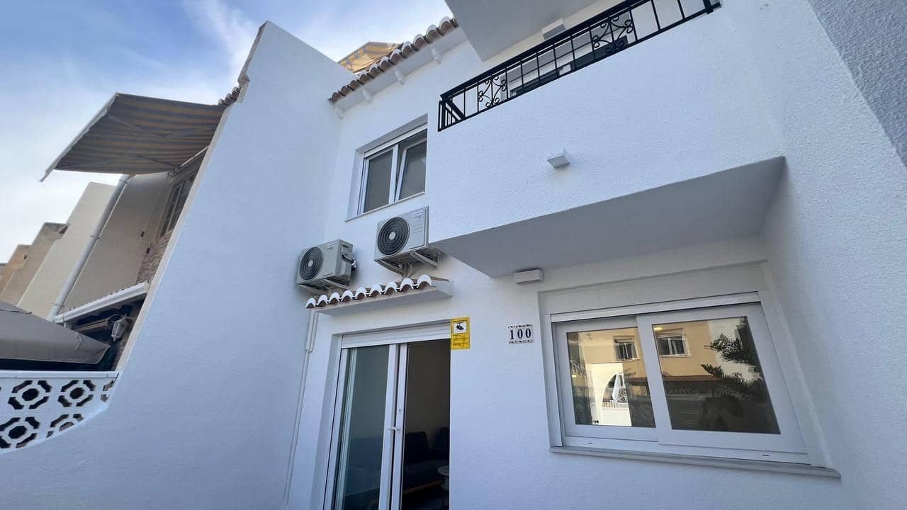 3 soveværelse Byhus til salg i Torrevieja med swimmingpool - € 229.000 (Ref: 9609395)