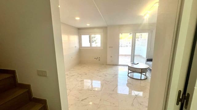 3 soveværelse Byhus til salg i Centro, Torrevieja med swimmingpool - € 229.000 (Ref: 9609395)