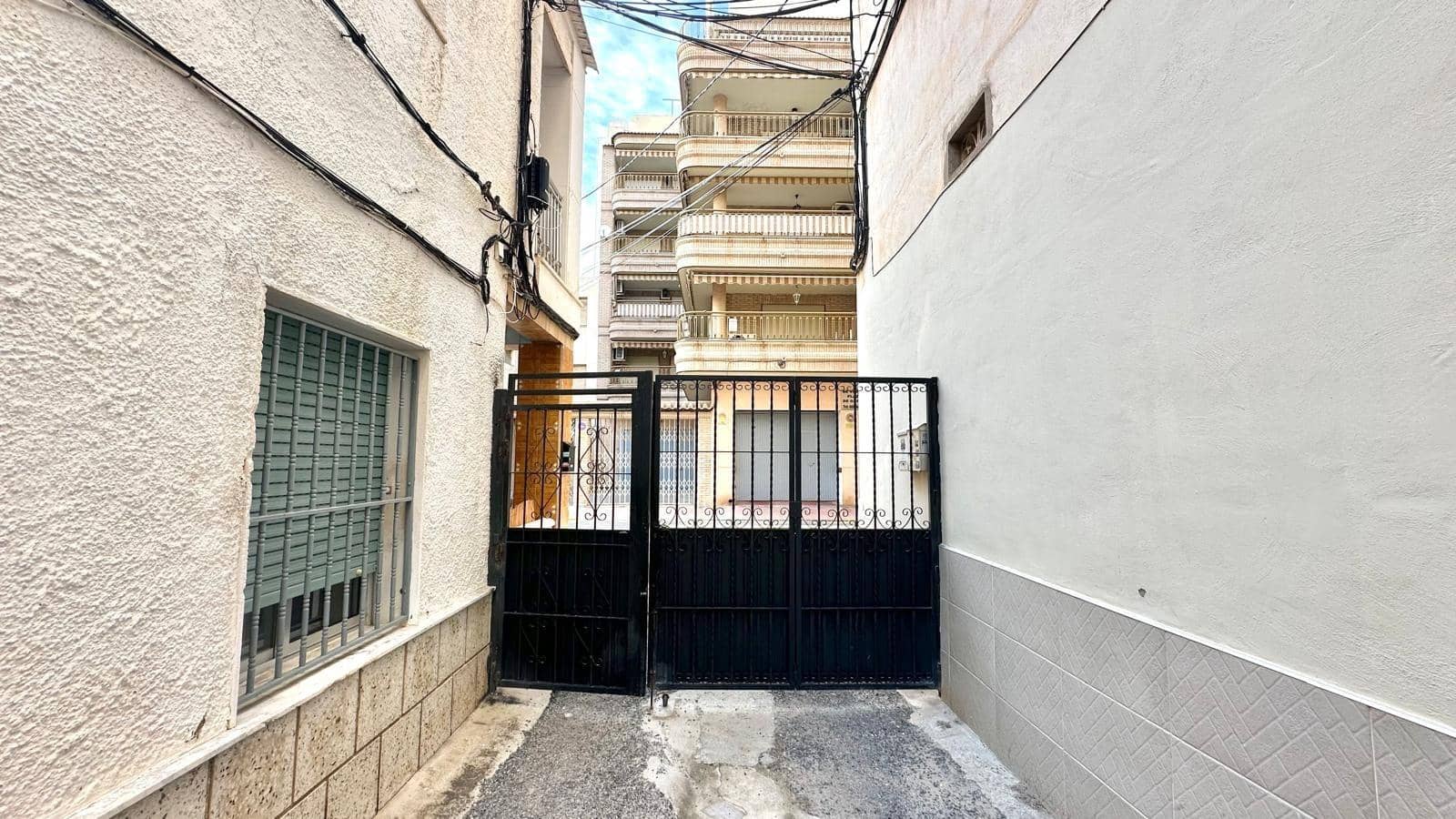 4 soveværelse Byhus til salg i Torrevieja - € 369.900 (Ref: 9609434)