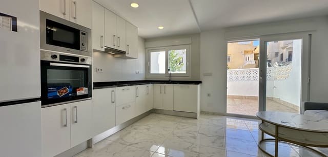 3 bedroom Townhouse for sale in La Siesta, Torrevieja - € 229,000 (Ref: 9609446)