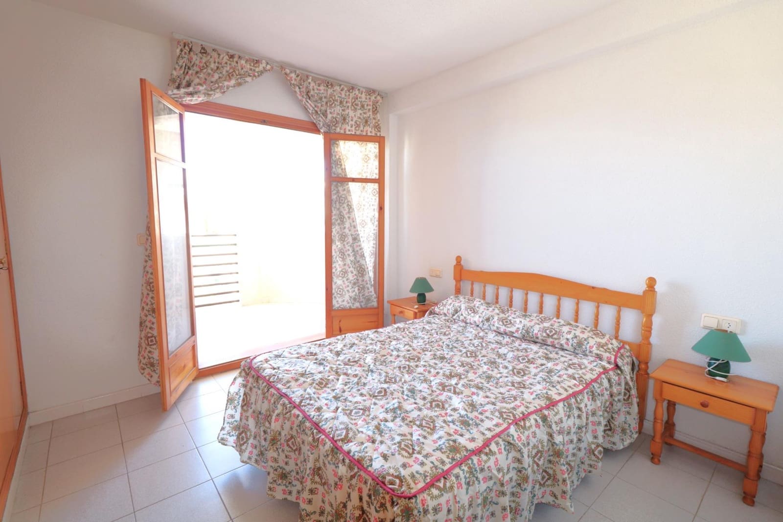 Apartamento de 2 habitaciones en La Veleta en venta con piscina - 129.000 € (Ref: 9611638)