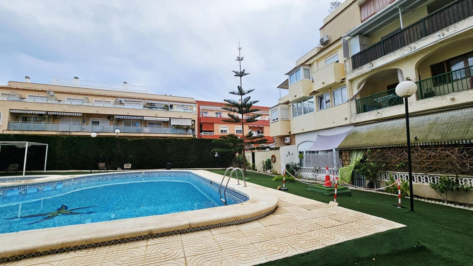 1 quarto Apartamento para venda em Torrevieja com piscina - 122 300 € (Ref: 9611639)