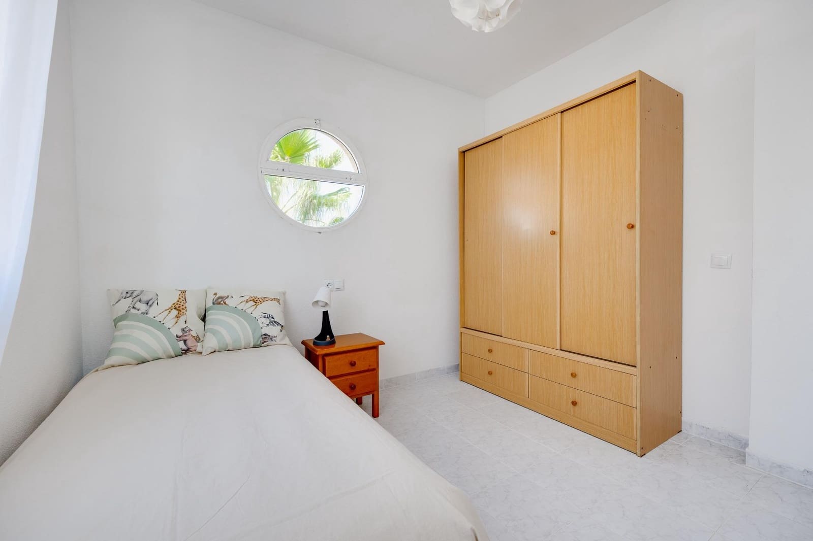 Pareado de 3 habitaciones en Torrevieja en venta - 163.900 € (Ref: 9615649)